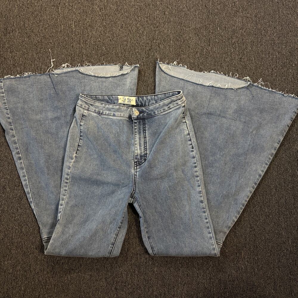 Vintage Y2k Free People We the Free Bell Bottom Light Wash Denim Jeans 28